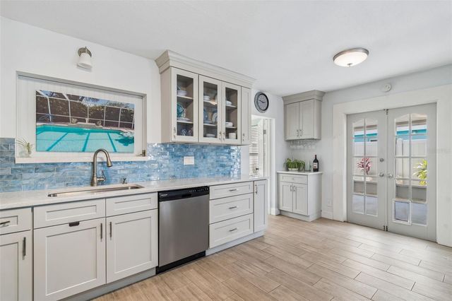 10572 BLOSSOM LAKE DRIVE, Seminole, FL 33772