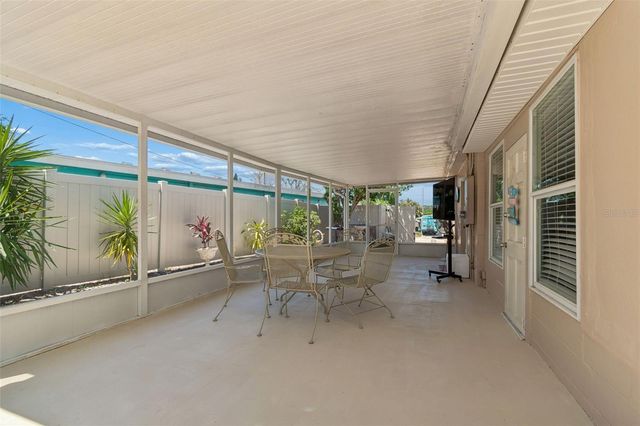 10572 BLOSSOM LAKE DRIVE, Seminole, FL 33772