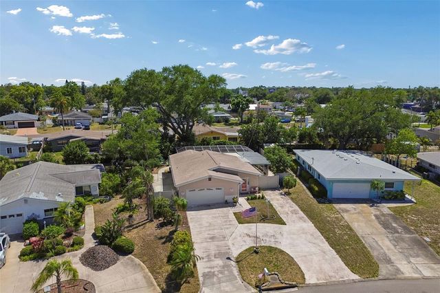 10572 BLOSSOM LAKE DRIVE, Seminole, FL 33772