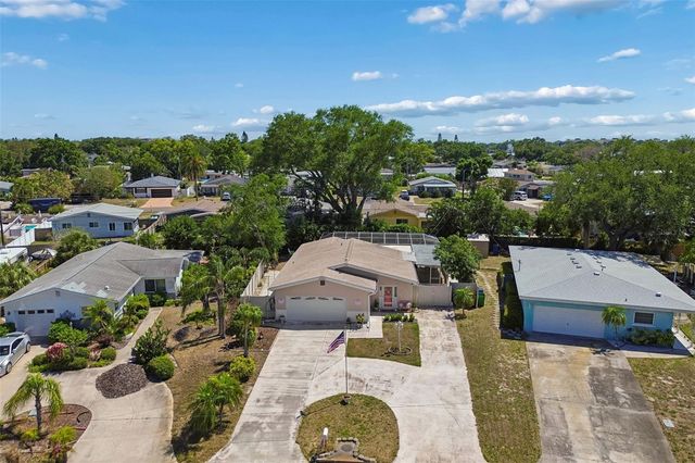 10572 BLOSSOM LAKE DRIVE, Seminole, FL 33772