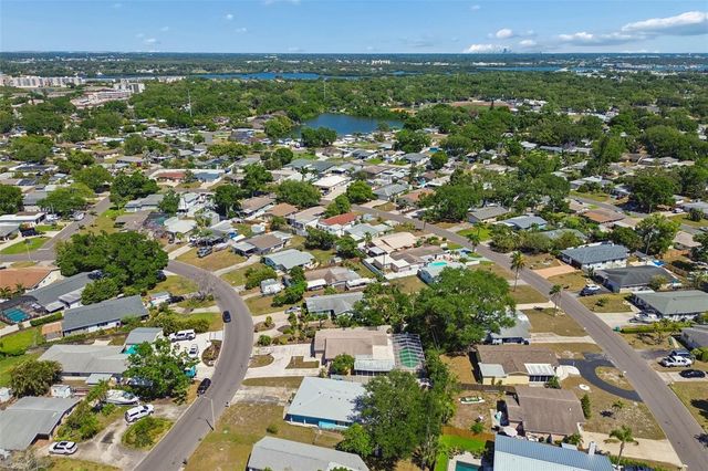 10572 BLOSSOM LAKE DRIVE, Seminole, FL 33772