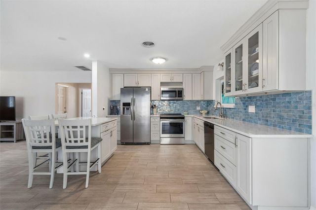 10572 BLOSSOM LAKE DRIVE, Seminole, FL 33772