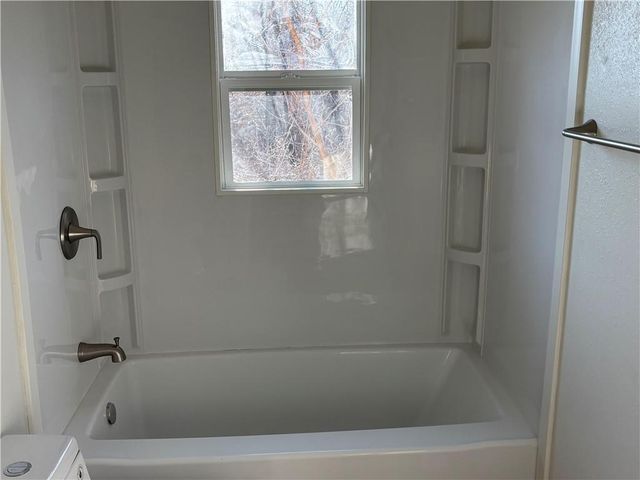 906 RIVERVIEW Drive, St Joseph, MO 64503