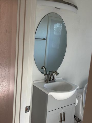 906 RIVERVIEW Drive, St Joseph, MO 64503