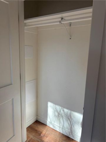 906 RIVERVIEW Drive, St Joseph, MO 64503