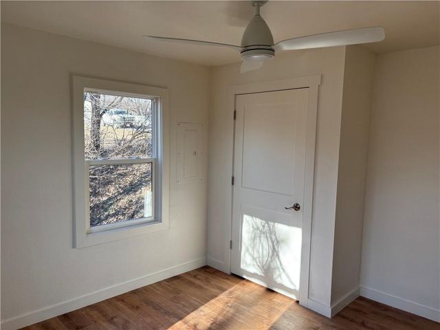 906 RIVERVIEW Drive, St Joseph, MO 64503