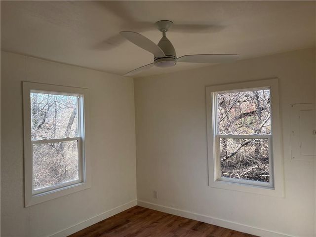 906 RIVERVIEW Drive, St Joseph, MO 64503