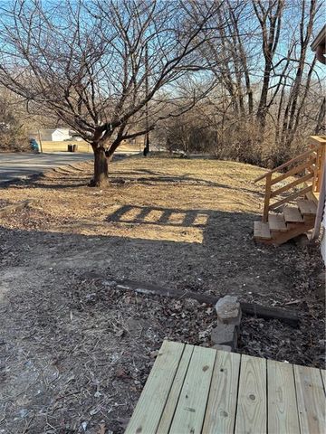 906 RIVERVIEW Drive, St Joseph, MO 64503