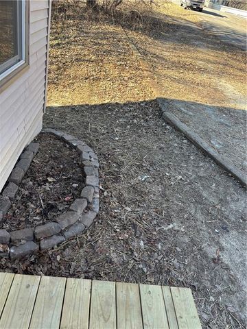 906 RIVERVIEW Drive, St Joseph, MO 64503