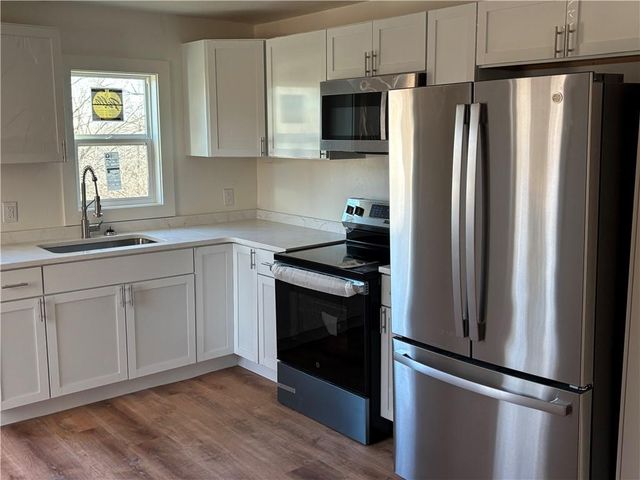 906 RIVERVIEW Drive, St Joseph, MO 64503