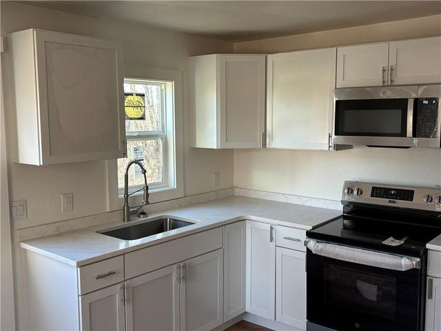 906 RIVERVIEW Drive, St Joseph, MO 64503