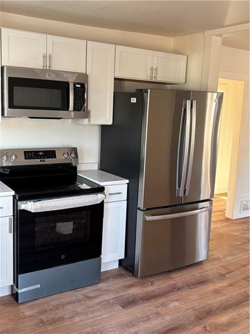 906 RIVERVIEW Drive, St Joseph, MO 64503