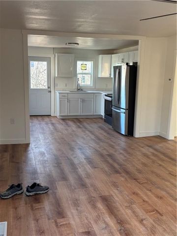 906 RIVERVIEW Drive, St Joseph, MO 64503