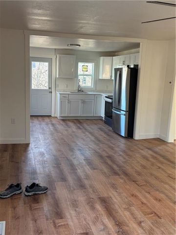 906 RIVERVIEW Drive, St Joseph, MO 64503