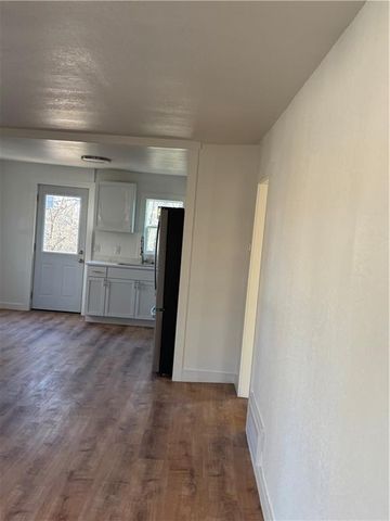 906 RIVERVIEW Drive, St Joseph, MO 64503