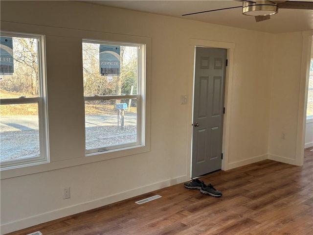 906 RIVERVIEW Drive, St Joseph, MO 64503