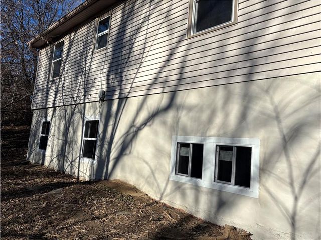 906 RIVERVIEW Drive, St Joseph, MO 64503