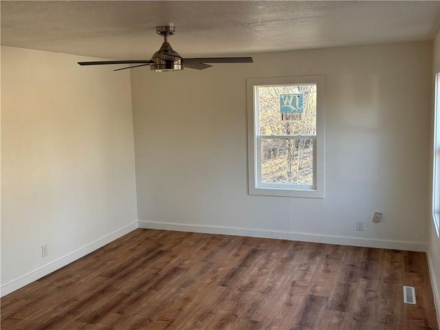 906 RIVERVIEW Drive, St Joseph, MO 64503