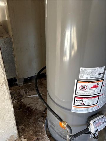 906 RIVERVIEW Drive, St Joseph, MO 64503