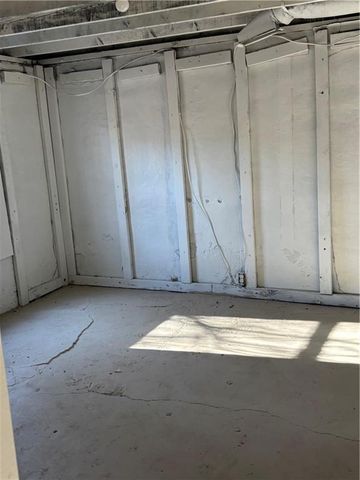 906 RIVERVIEW Drive, St Joseph, MO 64503