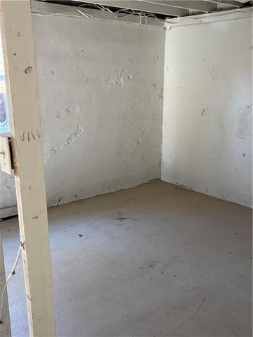 906 RIVERVIEW Drive, St Joseph, MO 64503