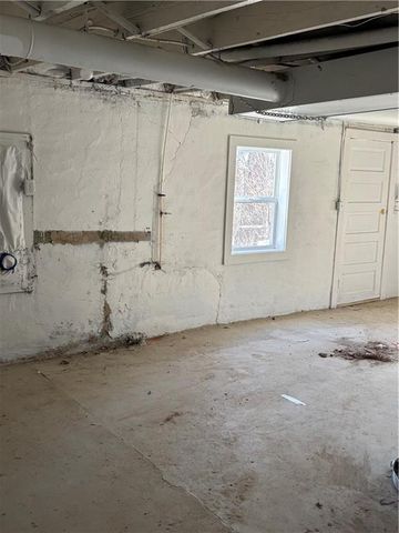 906 RIVERVIEW Drive, St Joseph, MO 64503