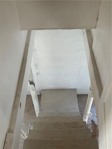 906 RIVERVIEW Drive, St Joseph, MO 64503