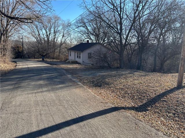 906 RIVERVIEW Drive, St Joseph, MO 64503