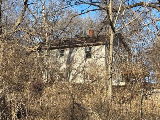 906 RIVERVIEW Drive, St Joseph, MO 64503