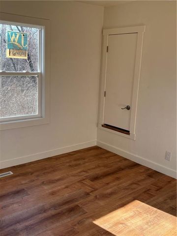 906 RIVERVIEW Drive, St Joseph, MO 64503