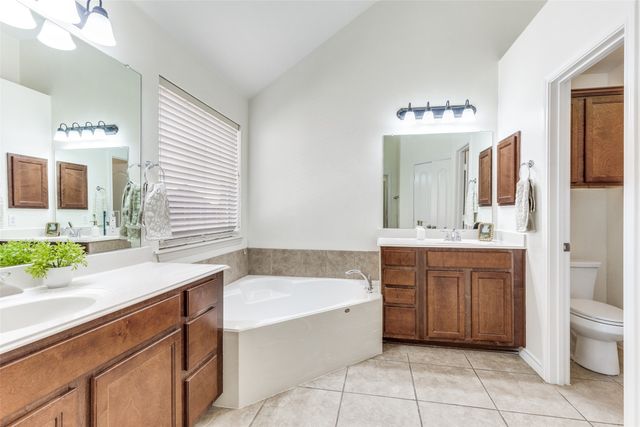 10121 Waverly Lane, Fort Worth, TX 76244