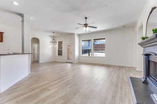 10121 Waverly Lane, Fort Worth, TX 76244