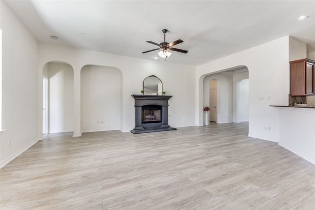 10121 Waverly Lane, Fort Worth, TX 76244