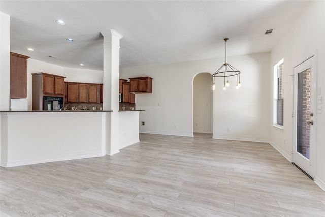 10121 Waverly Lane, Fort Worth, TX 76244