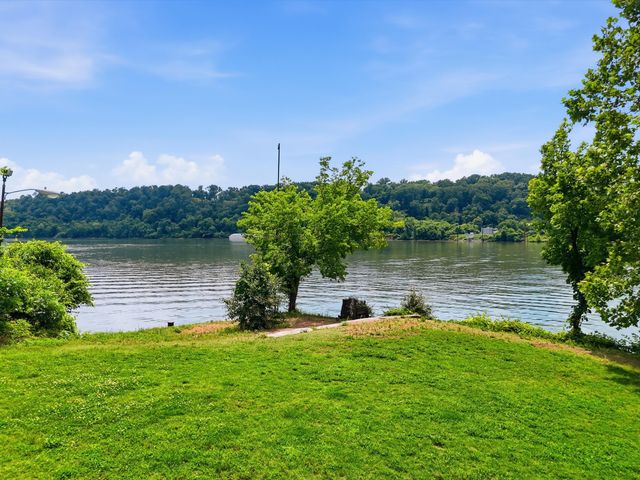 926 Landings Drive, Chattanooga, TN 37402