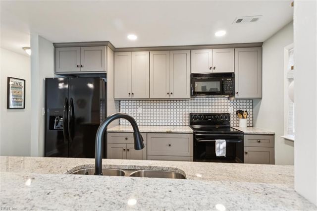 2810 Wiigwaas LN, Virginia Beach, VA 23451
