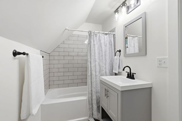 7 Crane Landing Rd, Wareham, MA 02571