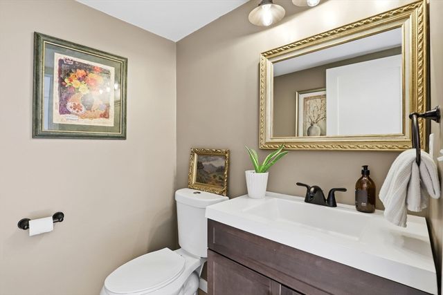 7 Crane Landing Rd, Wareham, MA 02571