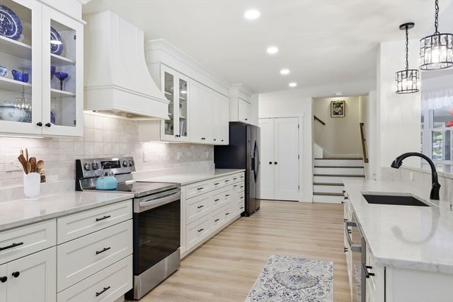 7 Crane Landing Rd, Wareham, MA 02571