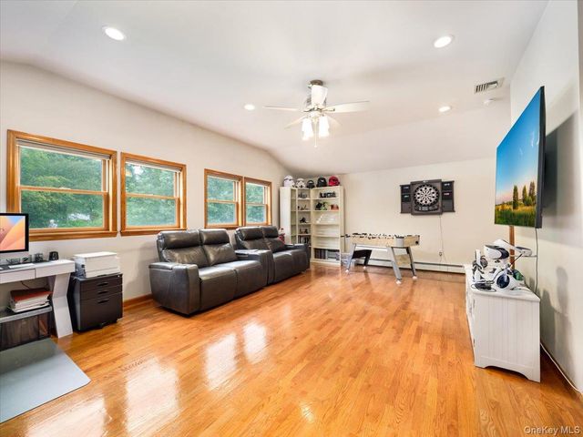 1 S Park Lane, Nanuet, NY 10954