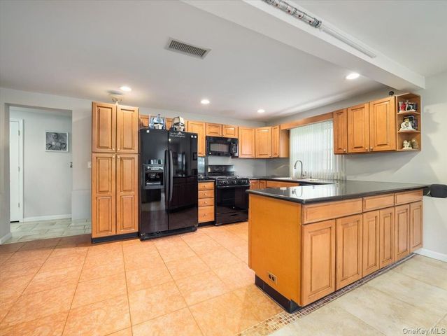 1 S Park Lane, Nanuet, NY 10954