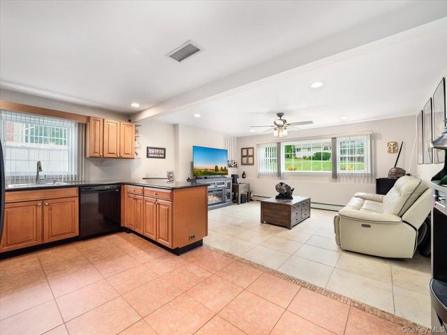 1 S Park Lane, Nanuet, NY 10954