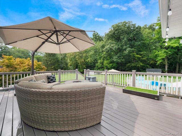 1 S Park Lane, Nanuet, NY 10954