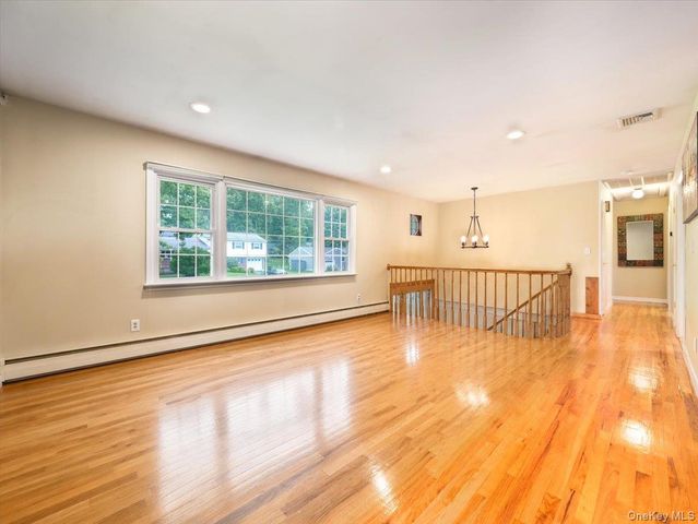 1 S Park Lane, Nanuet, NY 10954