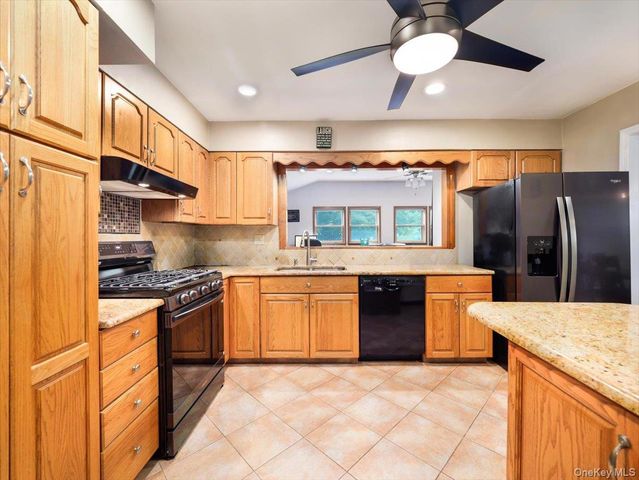 1 S Park Lane, Nanuet, NY 10954