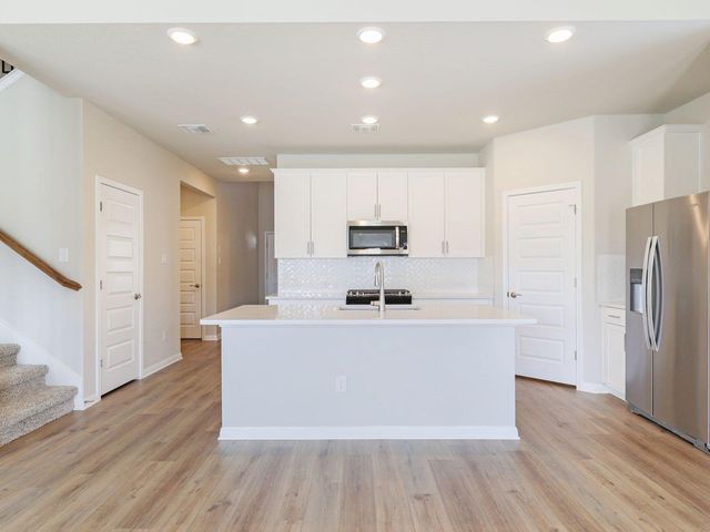 113 Holmby DR, Hutto, TX 78634