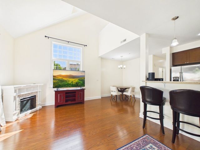 70 Endicott 106, Norwood, MA 02062