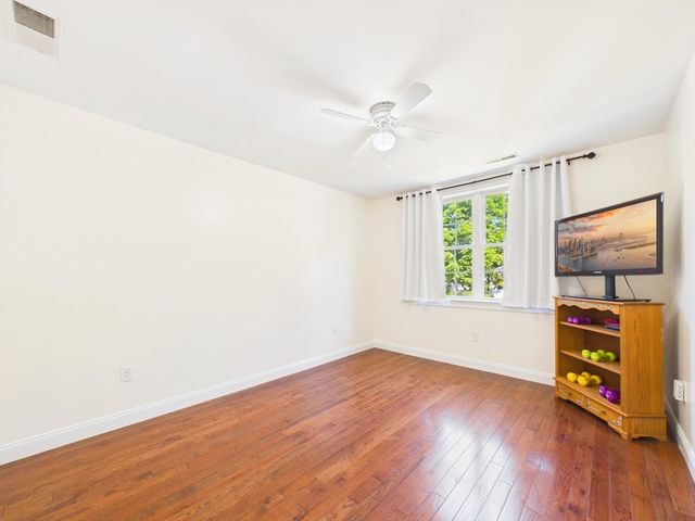 70 Endicott 106, Norwood, MA 02062