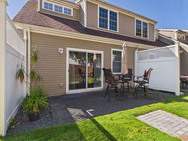 70 Endicott 106, Norwood, MA 02062