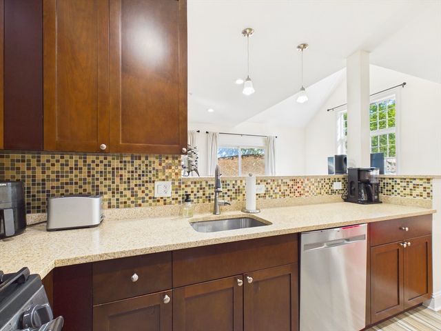70 Endicott 106, Norwood, MA 02062